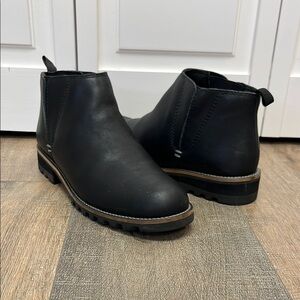 Kodiak Black Leather Chukka Boots with Lug Sole